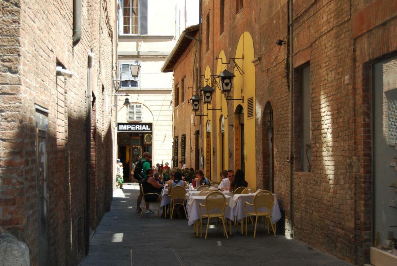 Antica Dimora Del Buongoverno Hotel Siena Kültér fotó